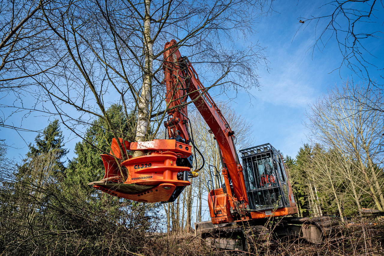 Westtech Woodcracker CL 320 - Attachment for Excavator: picture 1 Westtech Woodcracker CL 320 - Attachment for Excavator: picture 1