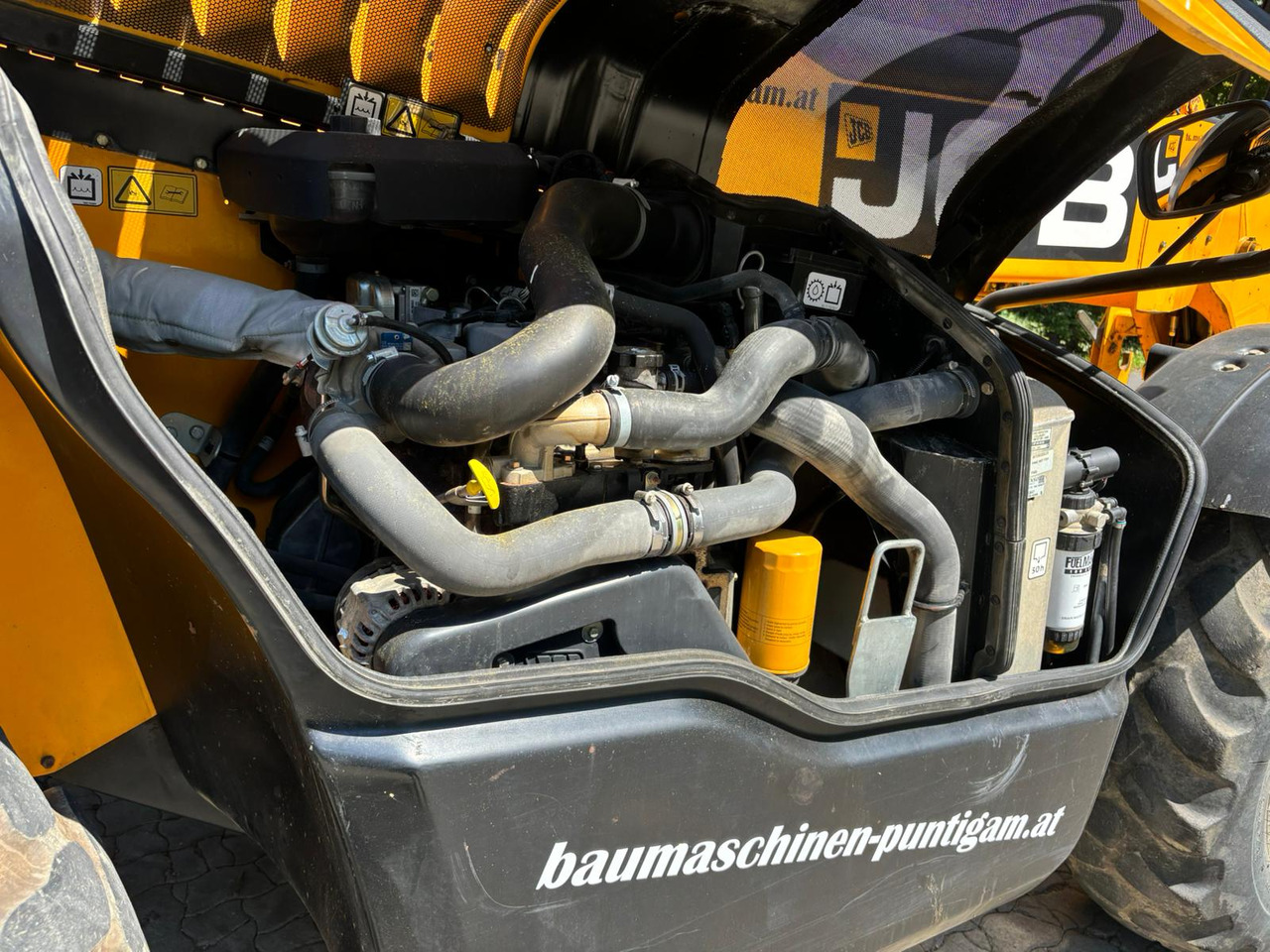 Telescopic wheel loader JCB 535-125: picture 9