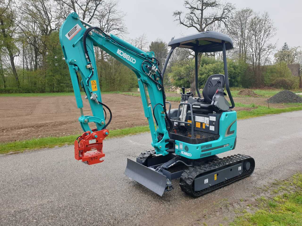 KOBELCO SK 17 SR-3E - Mini excavator: picture 3 KOBELCO SK 17 SR-3E - Mini excavator: picture 3