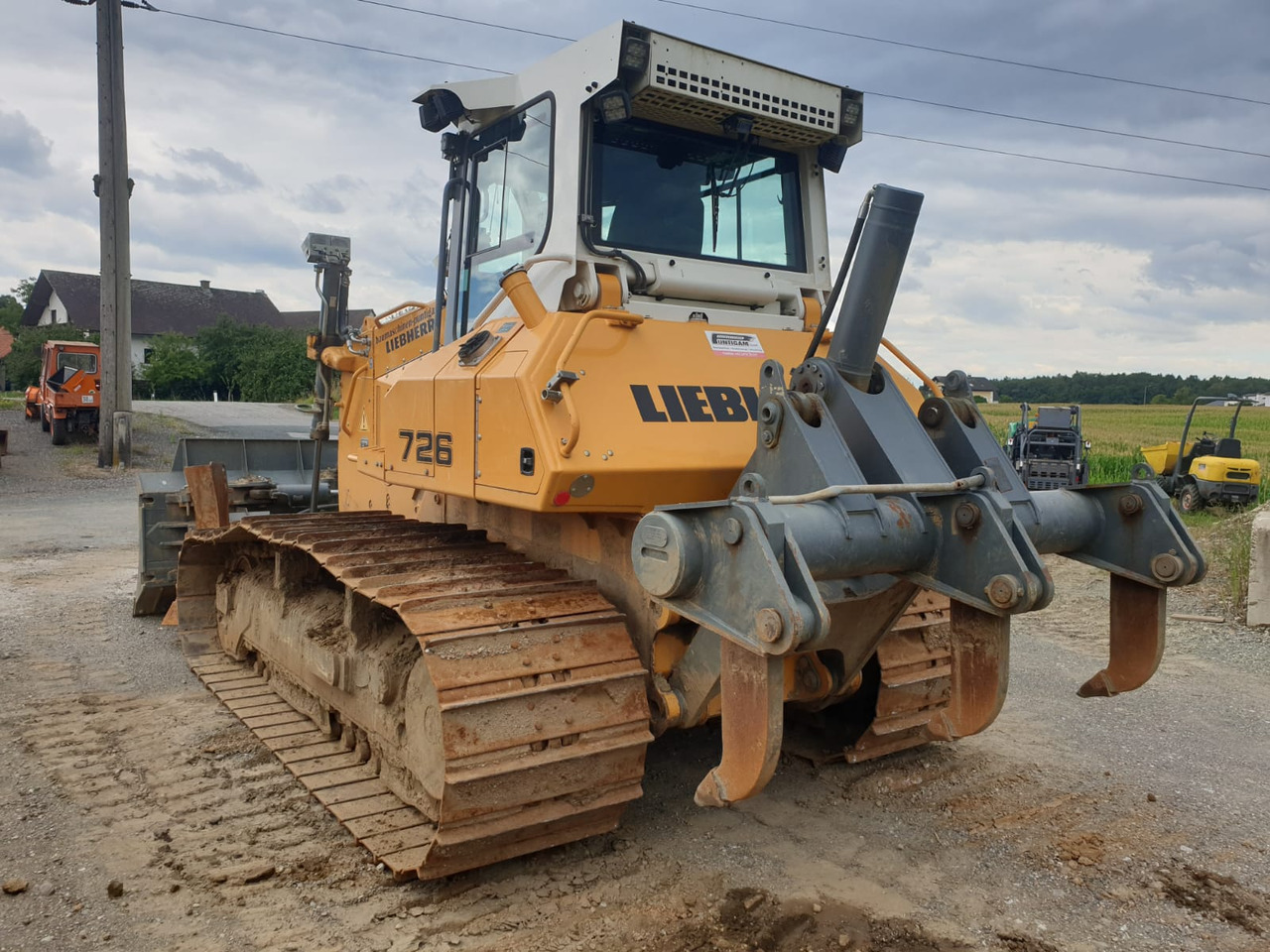 Bulldozer LIEBHERR PR 726 LGP: picture 6
