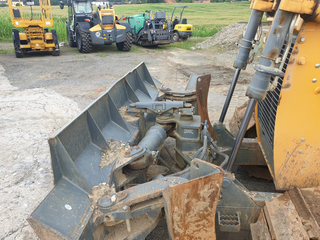 Bulldozer LIEBHERR PR 726 LGP: picture 9