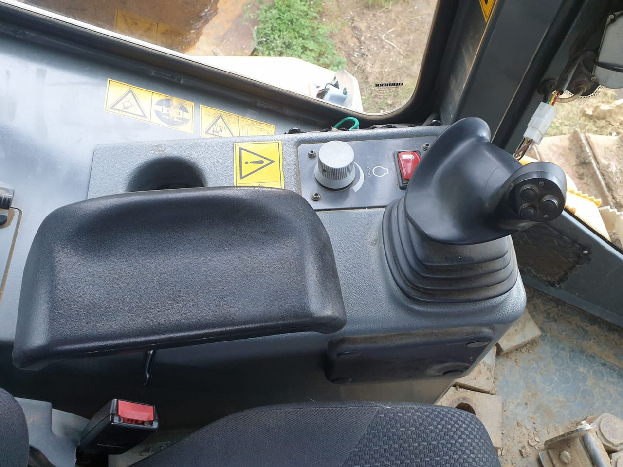 Bulldozer LIEBHERR PR 726 LGP: picture 18