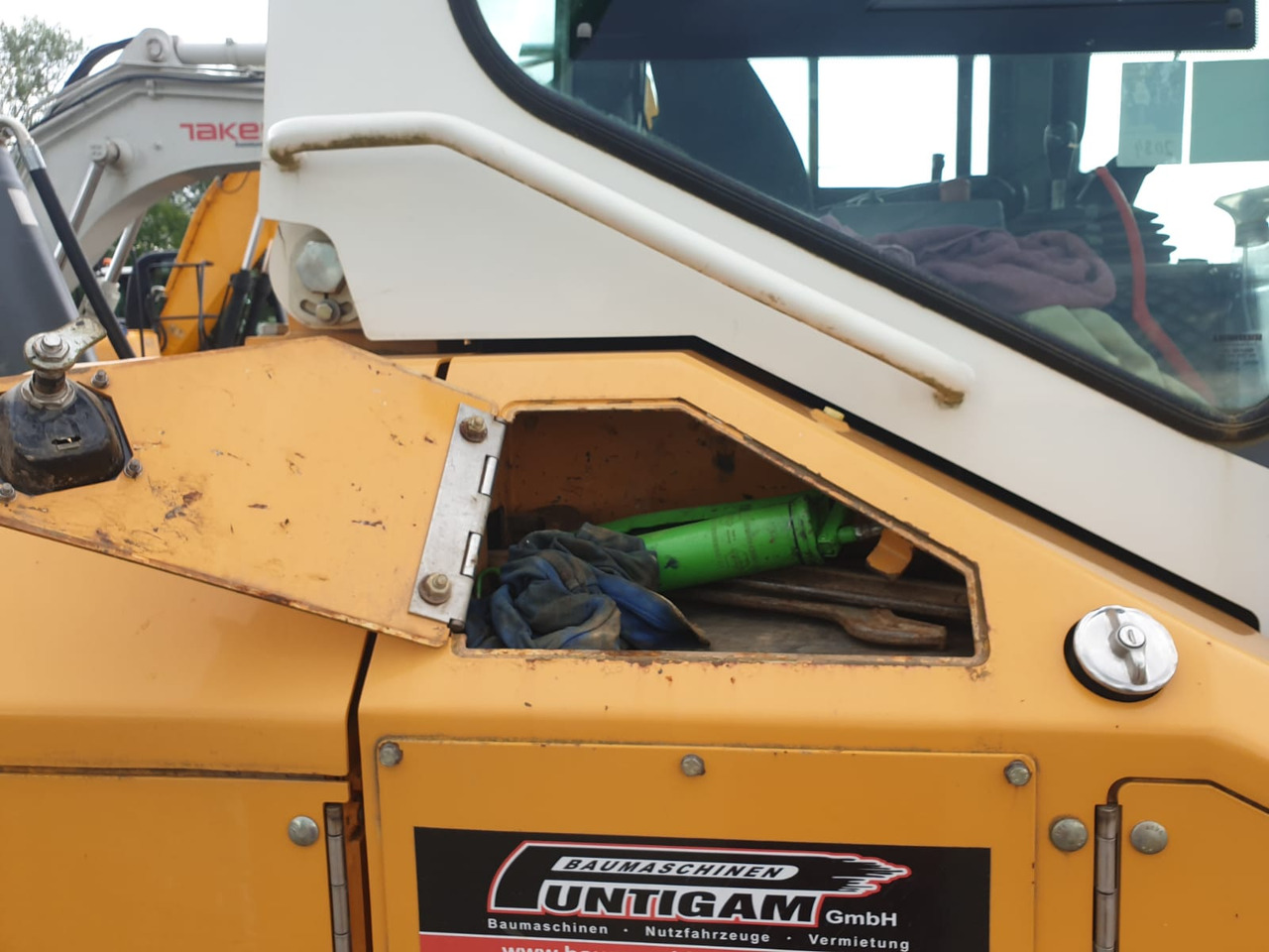Bulldozer LIEBHERR PR 726 LGP: picture 16