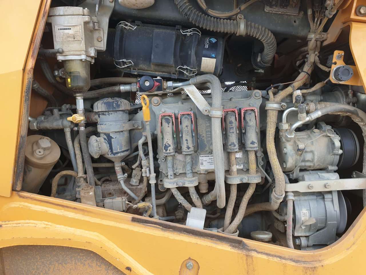 Bulldozer LIEBHERR PR 726 LGP: picture 11