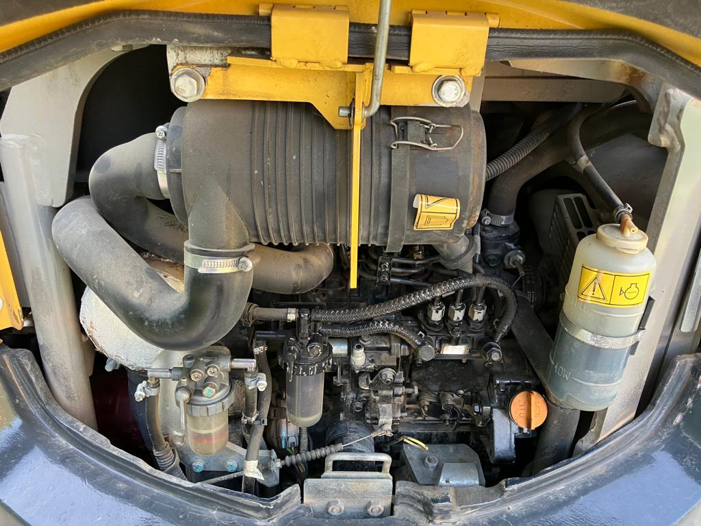 Mini excavator YANMAR VIO 25-4: picture 8