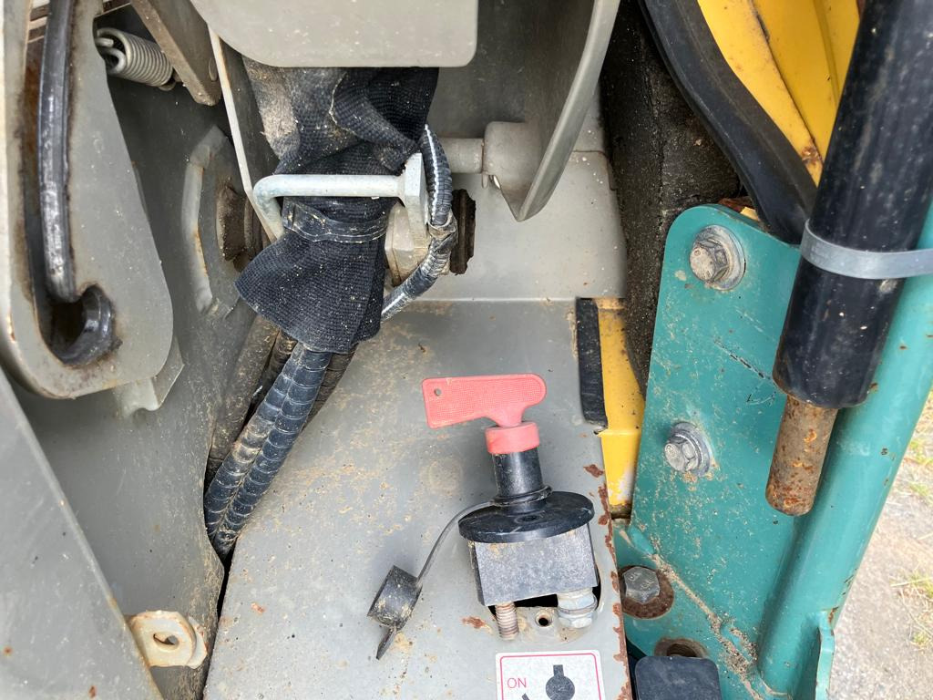 Mini excavator YANMAR VIO 25-4: picture 11