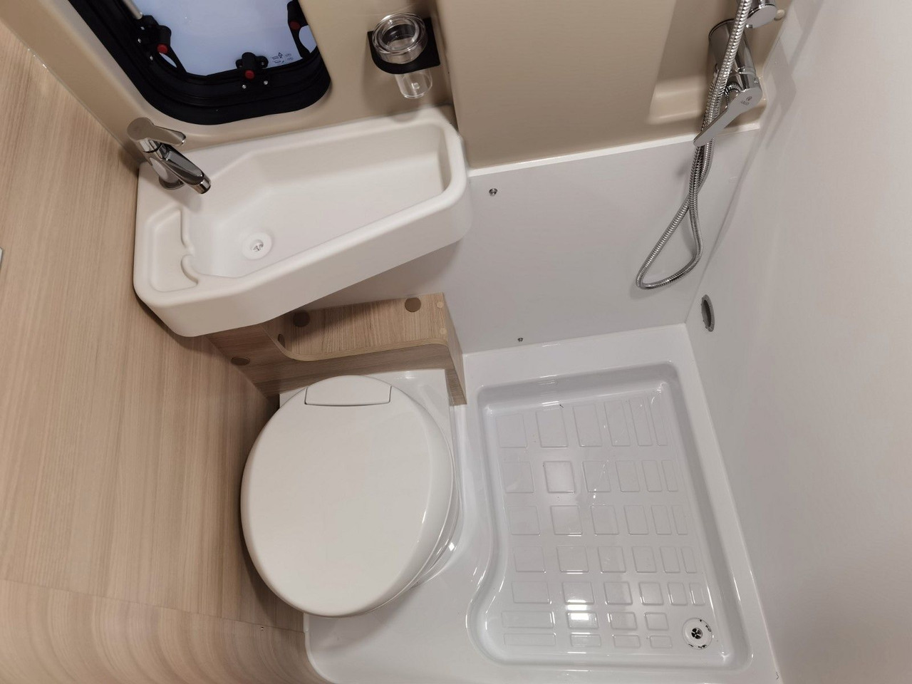 Camper van Chausson V594 FIRST LINE/ -2026- / 140PS / ZUBEHÖR -PAKET: picture 19