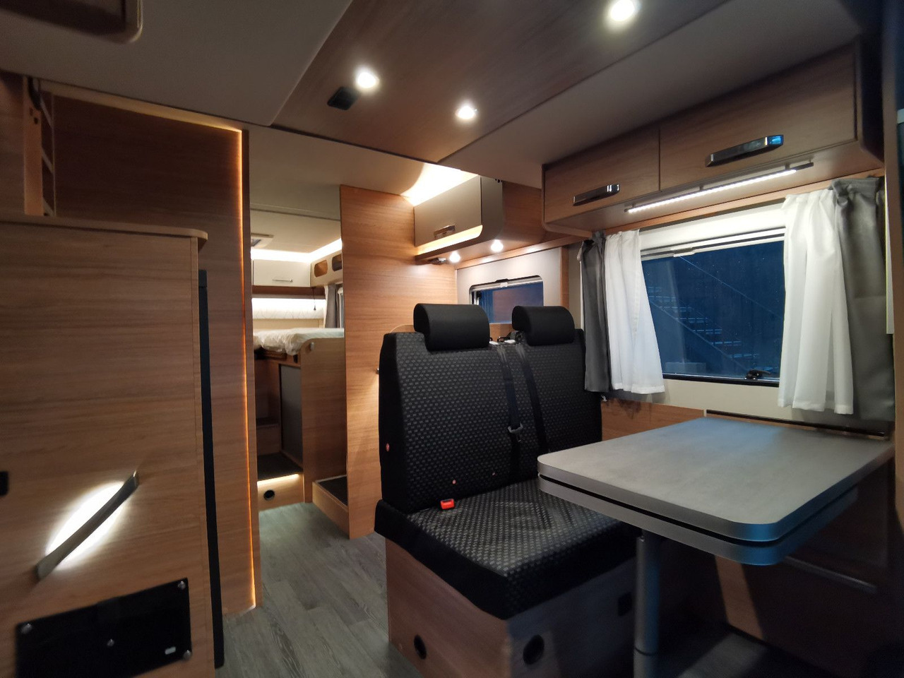 Semi-integrated motorhome Weinsberg CARASUITE 700 MEG /155PS /EINZELBETTEN & RAUMBAD: picture 11