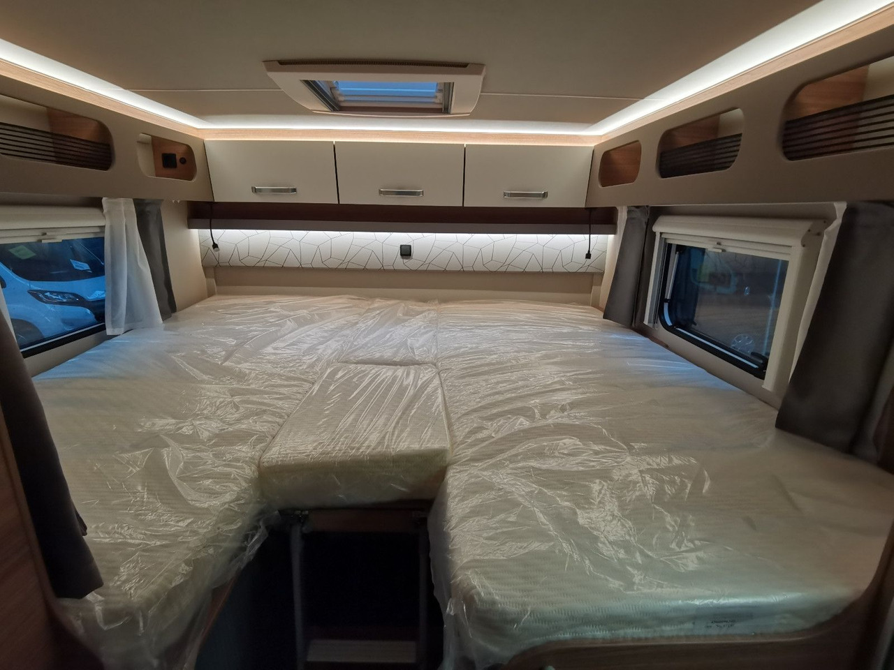Semi-integrated motorhome Weinsberg CARASUITE 700 MEG /155PS /EINZELBETTEN & RAUMBAD: picture 19