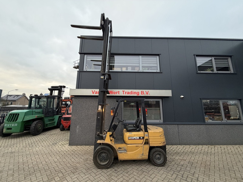 Caterpillar FD30 - Diesel forklift: picture 5 Caterpillar FD30 - Diesel forklift: picture 5