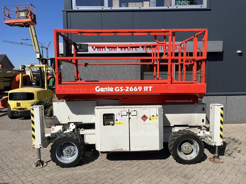 Genie GS 2669 RT Hoogwerker / arbeitsbuhne - Scissor lift: picture 4 Genie GS 2669 RT Hoogwerker / arbeitsbuhne - Scissor lift: picture 4