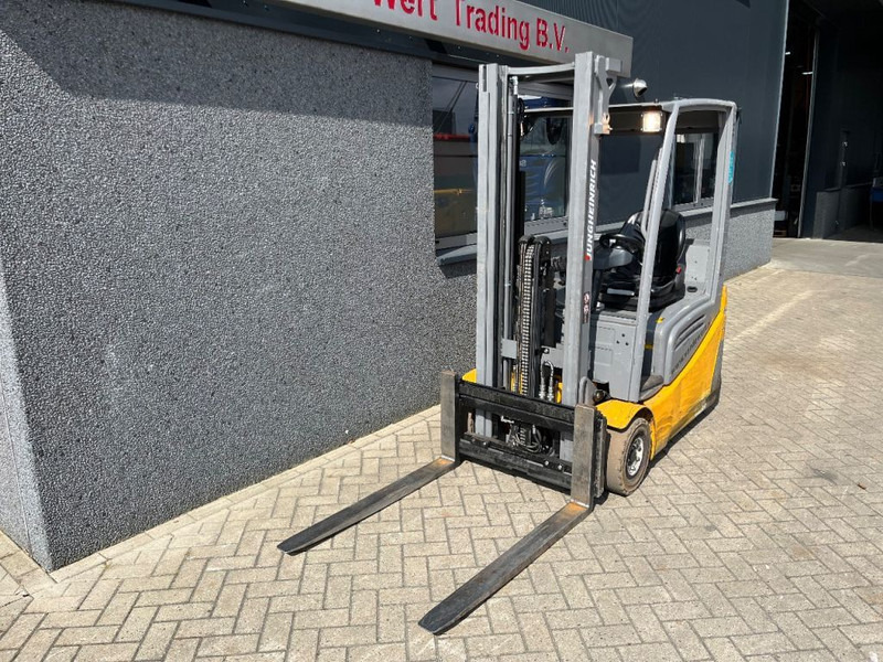 Jungheinrich EFG216K Heftruck Jungheinrich EFG216K Duplo 330 Freelift/Sideshift/4e functie Elektrisch 2016 - Electric forklift: picture 4 Jungheinrich EFG216K Heftruck Jungheinrich EFG216K Duplo 330 Freelift/Sideshift/4e functie Elektrisch 2016 - Electric forklift: picture 4