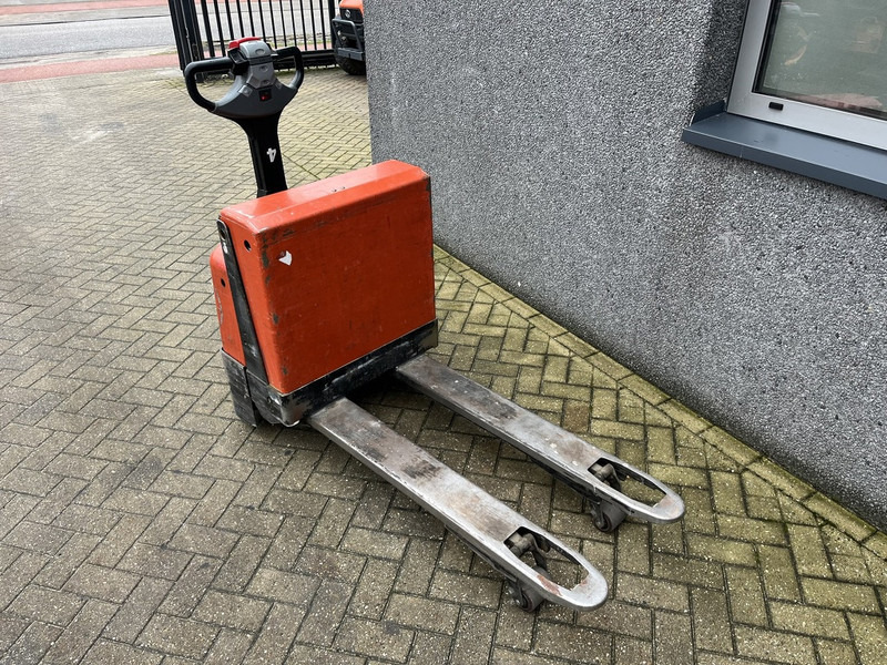 Pallet truck Toyota LWE 180: picture 6