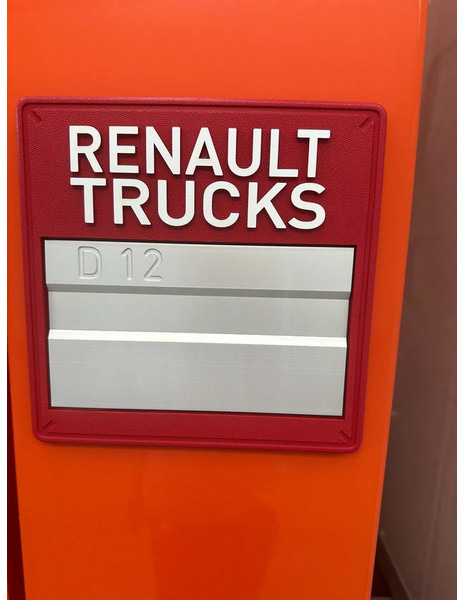 Renault D 12 220 / 264728 km - Refrigerator truck: picture 3 Renault D 12 220 / 264728 km - Refrigerator truck: picture 3