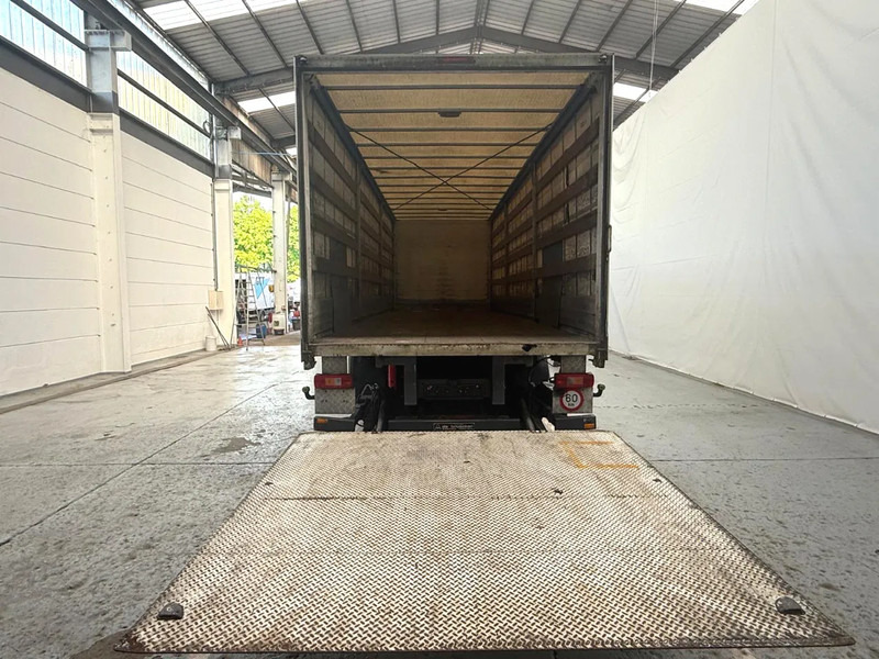 Volvo FM 330 / Essieu relevable et directionnel / Steerable lift axle / Lift as en stuuras - Curtainsider truck: picture 5 Volvo FM 330 / Essieu relevable et directionnel / Steerable lift axle / Lift as en stuuras - Curtainsider truck: picture 5