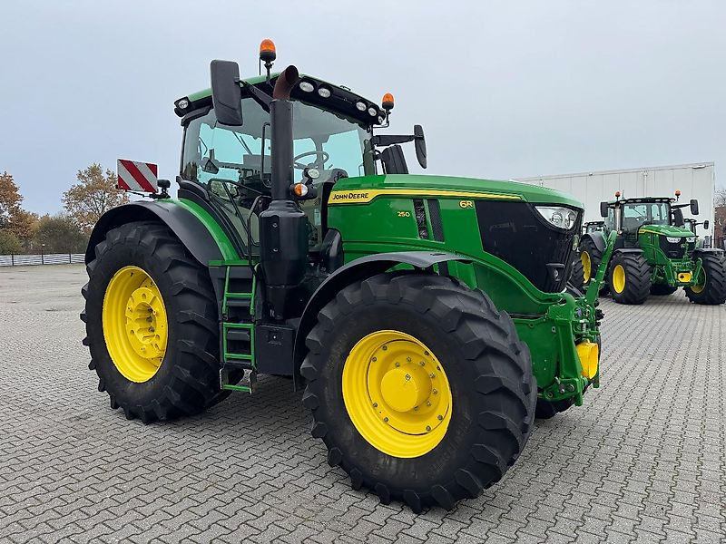 John Deere 6R250 AP 50KM COMMAND-PRO FH+FA 2022 2800 UUR!!! - Farm tractor: picture 3 John Deere 6R250 AP 50KM COMMAND-PRO FH+FA 2022 2800 UUR!!! - Farm tractor: picture 3