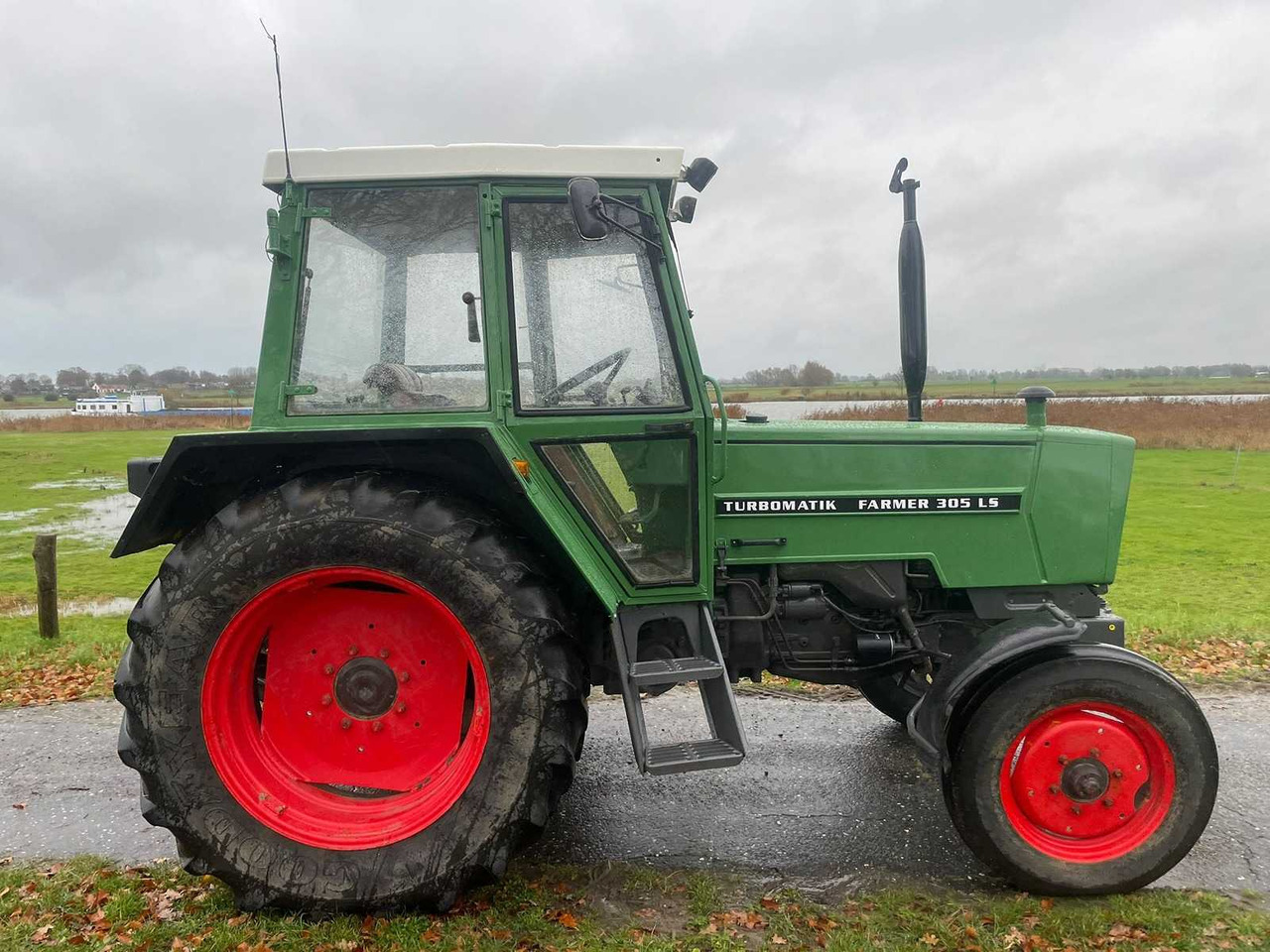 1982 FENDT FARMER 305 LS TURBOMATIK ALL-WHEEL DRIVE FARM TRACTOR - Farm tractor: picture 4 1982 FENDT FARMER 305 LS TURBOMATIK ALL-WHEEL DRIVE FARM TRACTOR - Farm tractor: picture 4
