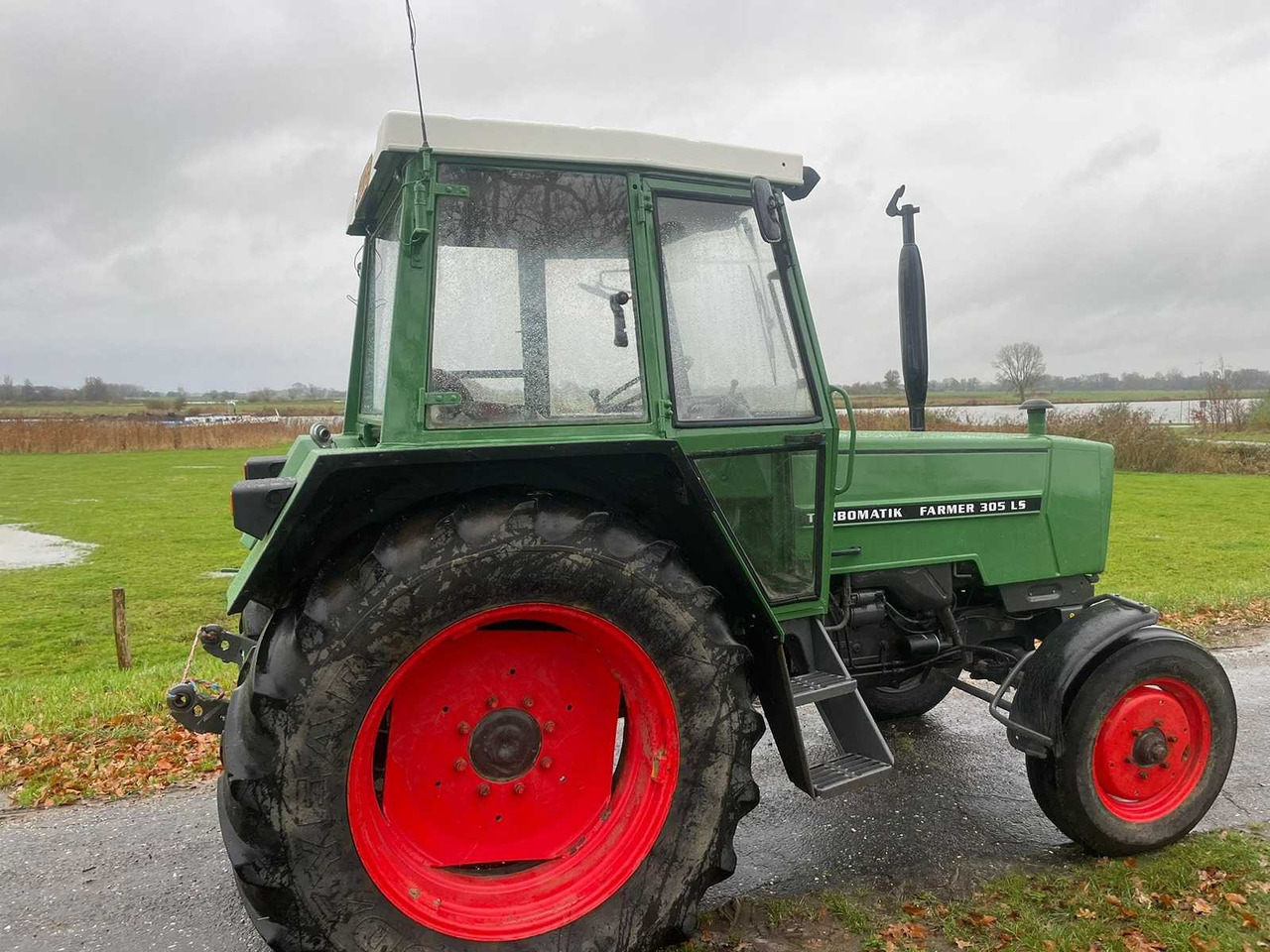 1982 FENDT FARMER 305 LS TURBOMATIK ALL-WHEEL DRIVE FARM TRACTOR - Farm tractor: picture 5 1982 FENDT FARMER 305 LS TURBOMATIK ALL-WHEEL DRIVE FARM TRACTOR - Farm tractor: picture 5