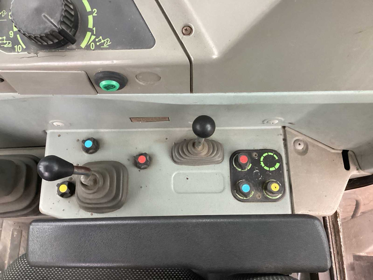 Farm tractor 1993 FENDT FAVORITE 816 ALL-WHEEL DRIVE FARM TRACTOR: picture 12