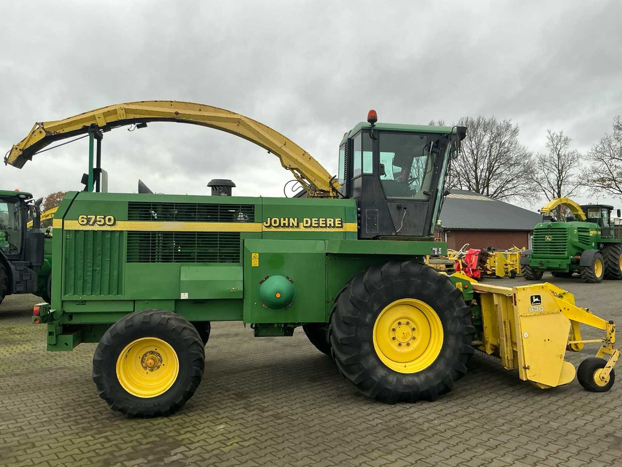 1999 JOHN DEERE 6750 FORAGE HARVESTER - Forage harvester: picture 3 1999 JOHN DEERE 6750 FORAGE HARVESTER - Forage harvester: picture 3