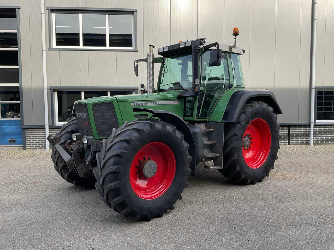 2000 FENDT FAVORIT 816 ALL-WHEEL DRIVE AGRICULTURAL TRACTOR - Farm tractor: picture 1 2000 FENDT FAVORIT 816 ALL-WHEEL DRIVE AGRICULTURAL TRACTOR - Farm tractor: picture 1