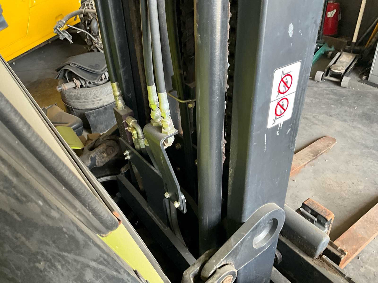 Forklift 2001 CLARK CGP25H FORKLIFT: picture 19 Forklift 2001 CLARK CGP25H FORKLIFT: picture 19