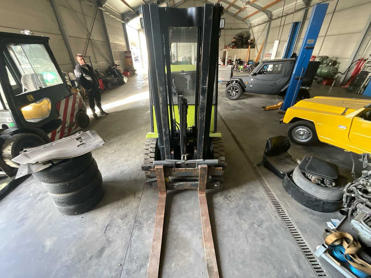 Forklift 2001 CLARK CGP25H FORKLIFT: picture 8 Forklift 2001 CLARK CGP25H FORKLIFT: picture 8