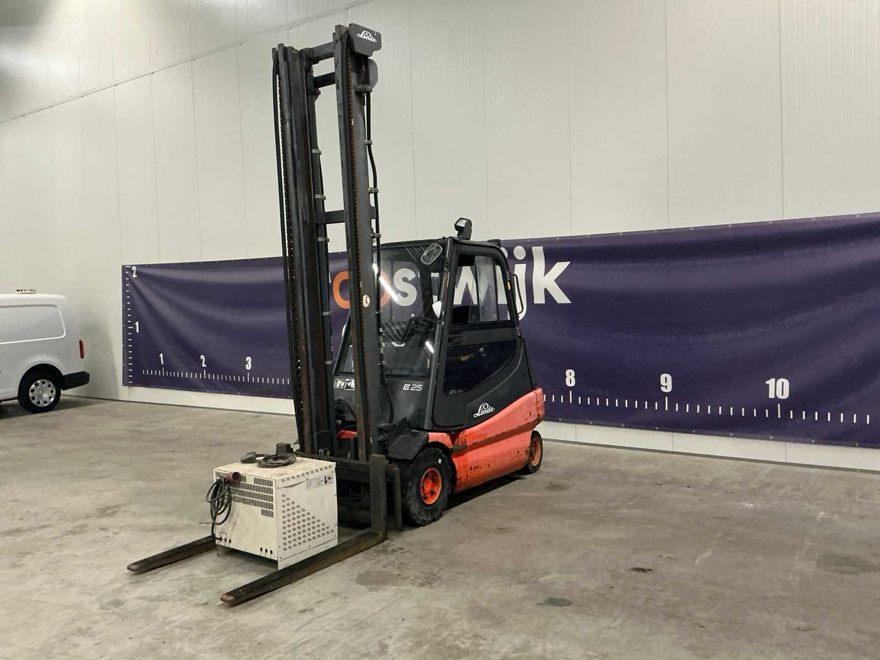 2004 LINDE E25-02 FORKLIFT - Forklift: picture 1 2004 LINDE E25-02 FORKLIFT - Forklift: picture 1