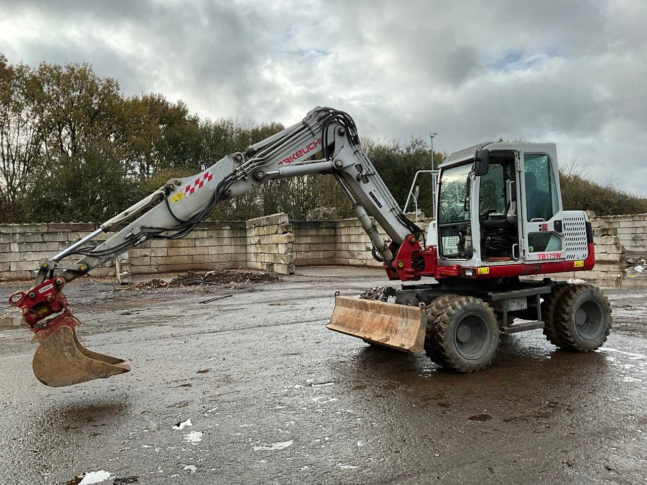 2005 TAKEUCHI TB175W WHEELED EXCAVATOR - Wheel excavator: picture 2 2005 TAKEUCHI TB175W WHEELED EXCAVATOR - Wheel excavator: picture 2