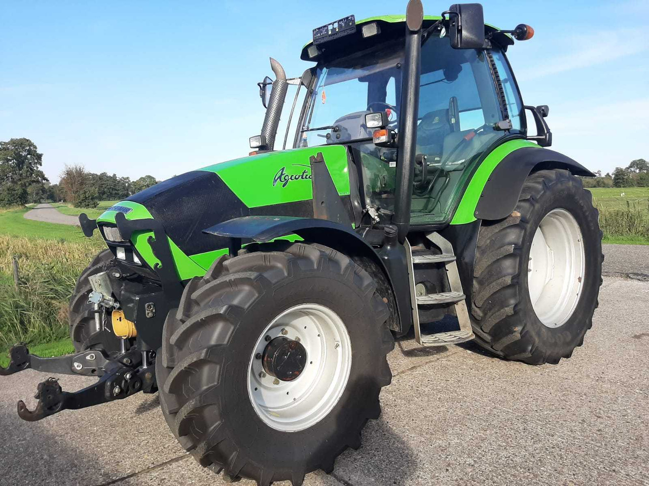 2006 DEUTZ-FAHR AGROTRON 108 FOUR WHEEL DRIVE FARM TRACTOR - Farm tractor: picture 1 2006 DEUTZ-FAHR AGROTRON 108 FOUR WHEEL DRIVE FARM TRACTOR - Farm tractor: picture 1