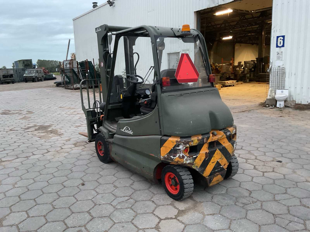 2009 LINDE E35 FORKLIFT - Forklift: picture 4 2009 LINDE E35 FORKLIFT - Forklift: picture 4