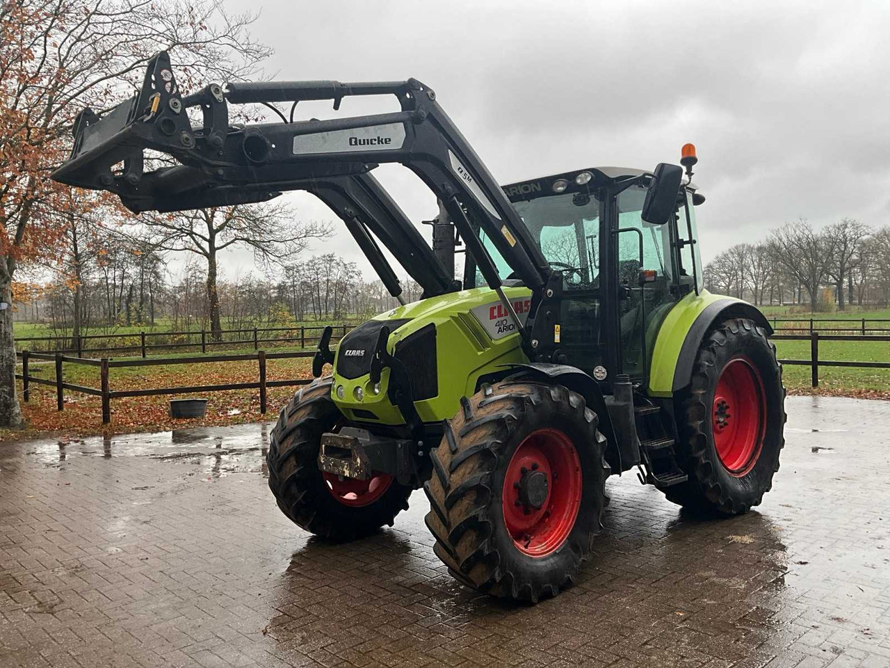 2011 CLAAS ARION 420 FOUR-WHEEL DRIVE FARM TRACTOR WITH FRONT LOADER - Farm tractor: picture 1 2011 CLAAS ARION 420 FOUR-WHEEL DRIVE FARM TRACTOR WITH FRONT LOADER - Farm tractor: picture 1