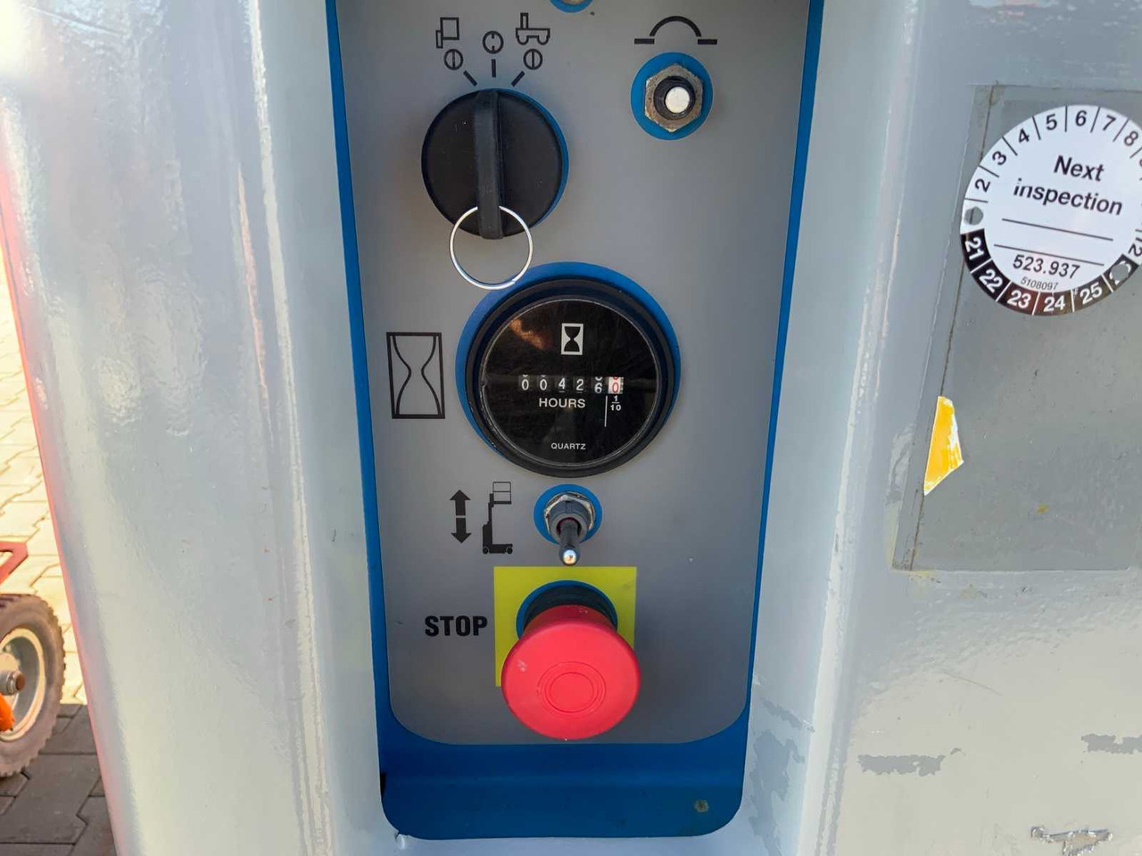 2011 GENIE GRC-12 AERIAL PLATFORM / PASSENGER LIFT - Aerial platform: picture 5 2011 GENIE GRC-12 AERIAL PLATFORM / PASSENGER LIFT - Aerial platform: picture 5