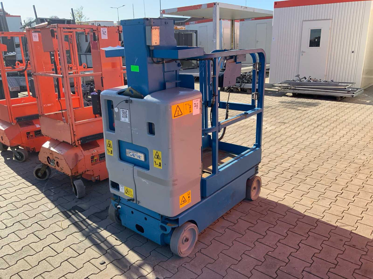 2011 GENIE GRC-12 AERIAL PLATFORM / PASSENGER LIFT - Aerial platform: picture 4 2011 GENIE GRC-12 AERIAL PLATFORM / PASSENGER LIFT - Aerial platform: picture 4