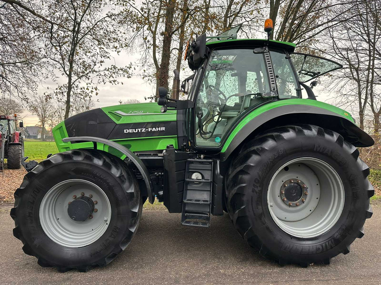 2013 DEUTZ-FAHR 7250 TTV FOUR WHEEL DRIVE FARM TRACTOR - Farm tractor: picture 4 2013 DEUTZ-FAHR 7250 TTV FOUR WHEEL DRIVE FARM TRACTOR - Farm tractor: picture 4
