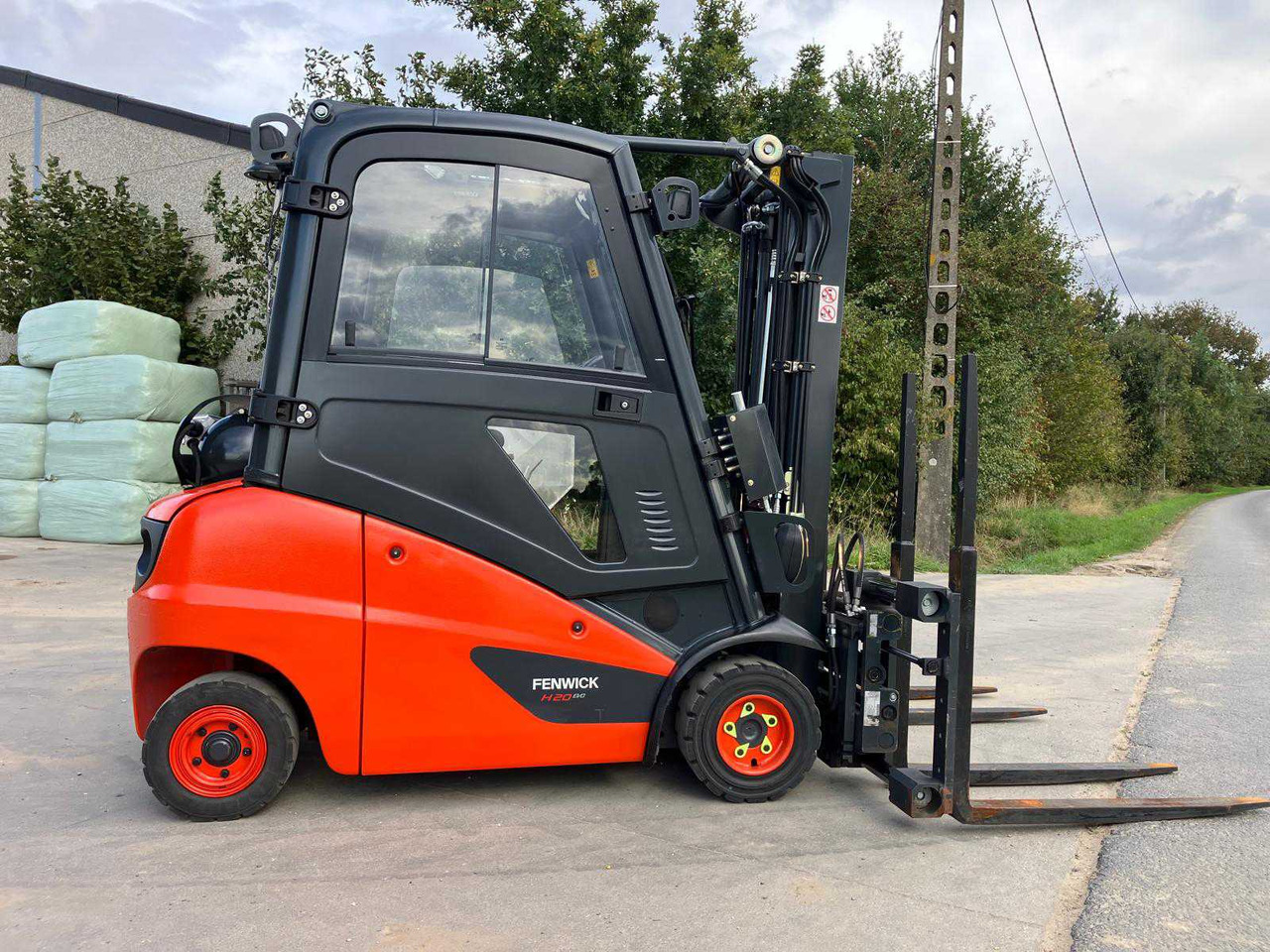 2015 LINDE H20T DOUBLE FORK FORKLIFT - Forklift: picture 4 2015 LINDE H20T DOUBLE FORK FORKLIFT - Forklift: picture 4