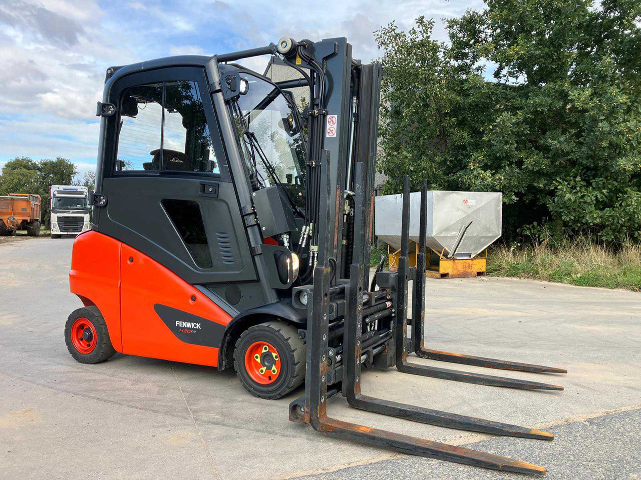 2015 LINDE H20T DOUBLE FORK FORKLIFT - Forklift: picture 3 2015 LINDE H20T DOUBLE FORK FORKLIFT - Forklift: picture 3