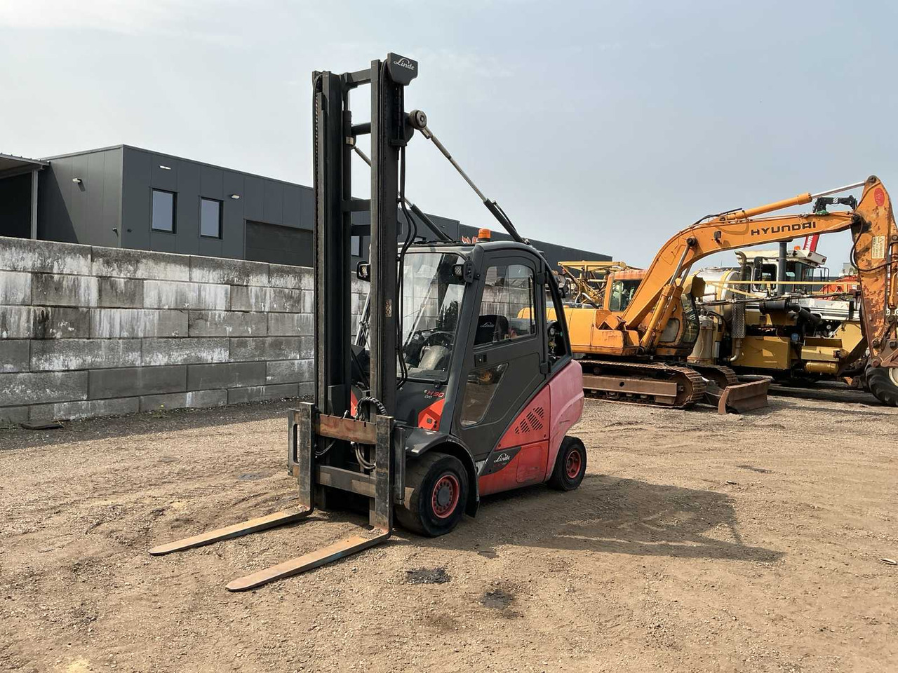 2016 LINDE H30 FORKLIFT - Forklift: picture 1 2016 LINDE H30 FORKLIFT - Forklift: picture 1