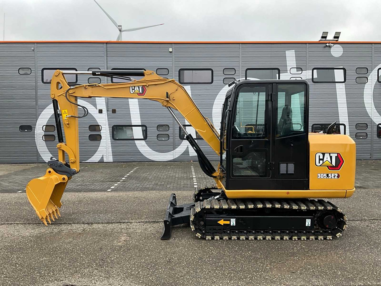 2018 CAT 305.5E2 MIDI EXCAVATOR - Excavator: picture 2 2018 CAT 305.5E2 MIDI EXCAVATOR - Excavator: picture 2
