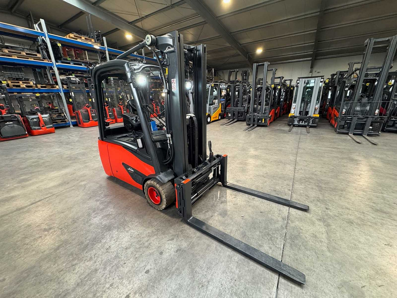 2018 SERVICE+UVV 10/2026 LINDE E18L EVO TRIPLEX 3RD + 4TH VALVE FORK ADJUSTER ELECTRIC FORKLIFT 6,055 HOURS - Forklift: picture 4 2018 SERVICE+UVV 10/2026 LINDE E18L EVO TRIPLEX 3RD + 4TH VALVE FORK ADJUSTER ELECTRIC FORKLIFT 6,055 HOURS - Forklift: picture 4