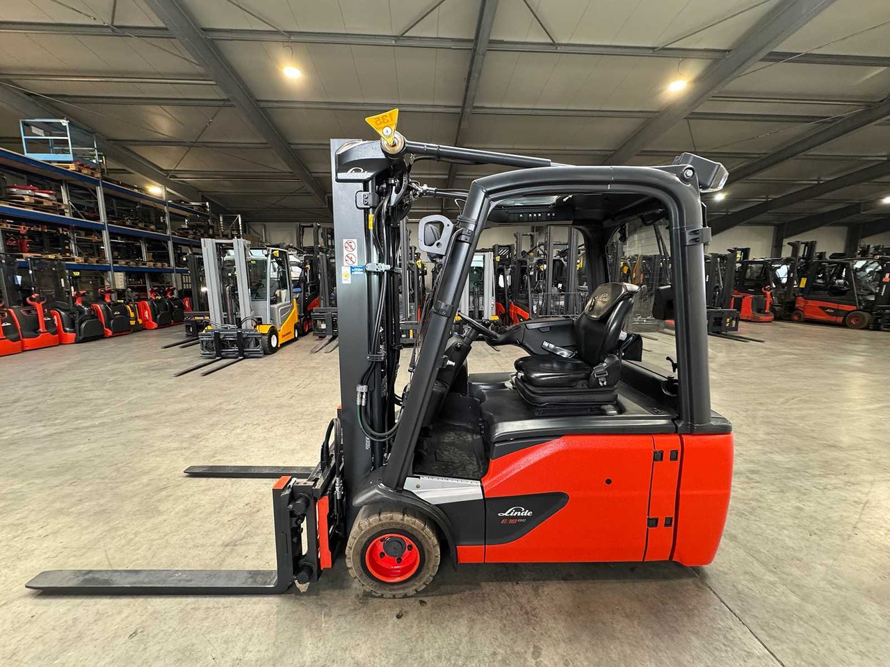 2018 SERVICE+UVV 10/2026 LINDE E18L EVO TRIPLEX 3RD + 4TH VALVE FORK ADJUSTER ELECTRIC FORKLIFT 6,055 HOURS - Forklift: picture 1 2018 SERVICE+UVV 10/2026 LINDE E18L EVO TRIPLEX 3RD + 4TH VALVE FORK ADJUSTER ELECTRIC FORKLIFT 6,055 HOURS - Forklift: picture 1