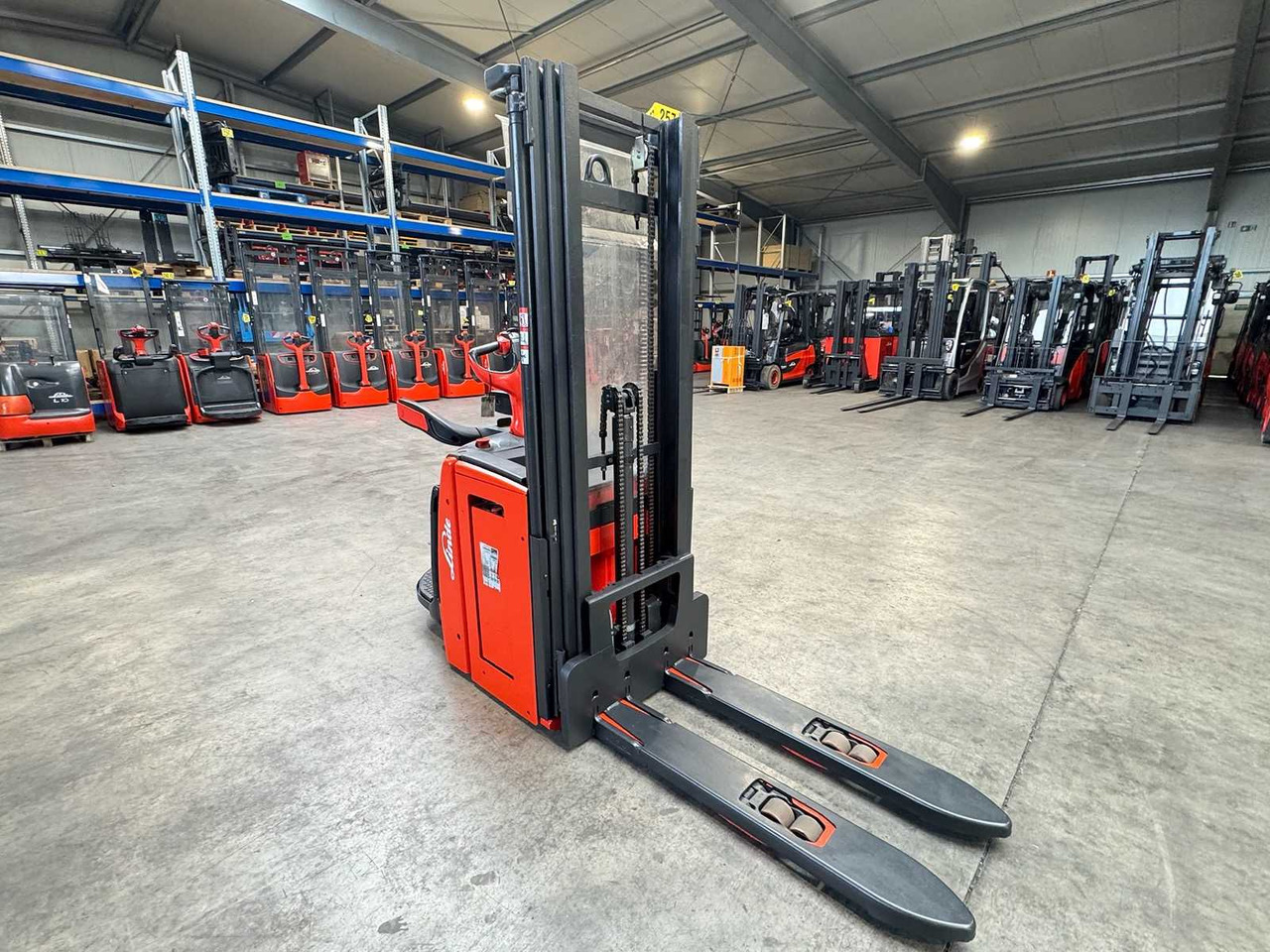 2019 SERVICE +UVV 01/2026 LINDE L16API 1,600KG TRIPLEX 470CM PALLET TRUCK INITIAL LIFT SCALE 2,779 HOURS - Forklift: picture 4 2019 SERVICE +UVV 01/2026 LINDE L16API 1,600KG TRIPLEX 470CM PALLET TRUCK INITIAL LIFT SCALE 2,779 HOURS - Forklift: picture 4