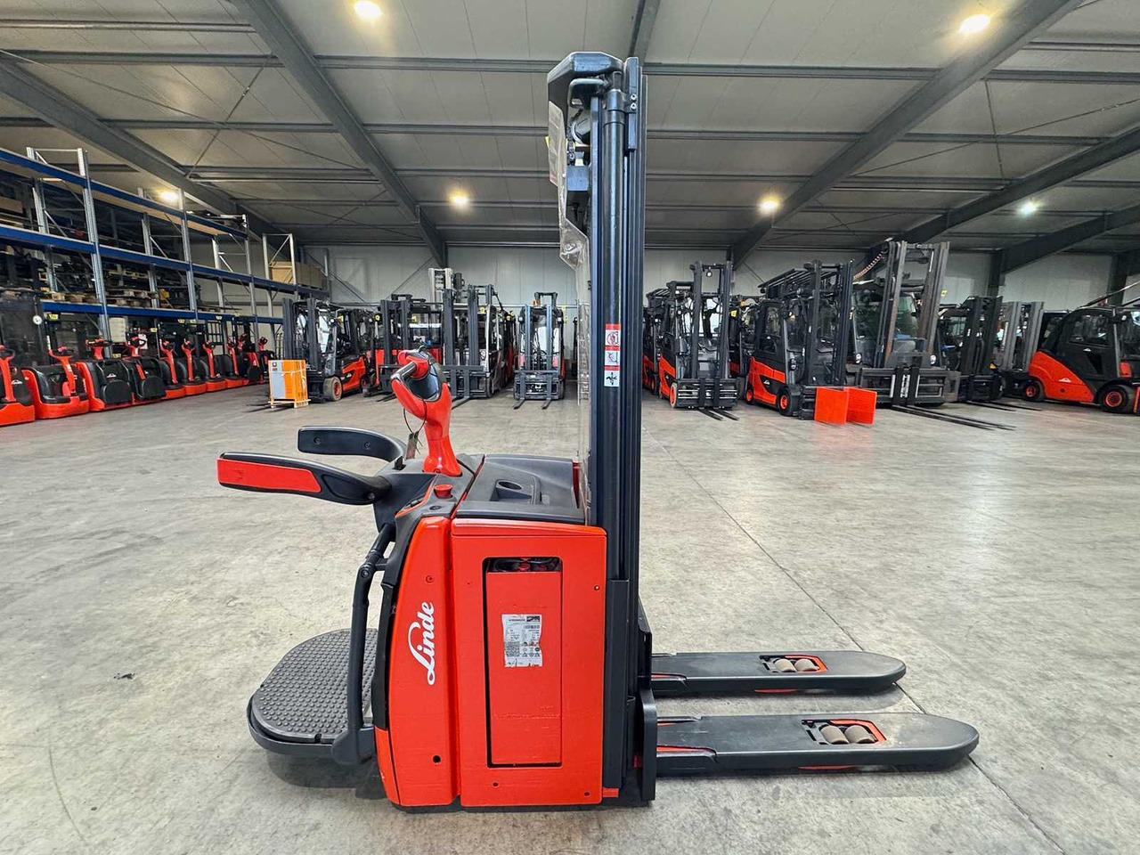 2019 SERVICE +UVV 01/2026 LINDE L16API 1,600KG TRIPLEX 470CM PALLET TRUCK INITIAL LIFT SCALE 2,779 HOURS - Forklift: picture 3 2019 SERVICE +UVV 01/2026 LINDE L16API 1,600KG TRIPLEX 470CM PALLET TRUCK INITIAL LIFT SCALE 2,779 HOURS - Forklift: picture 3