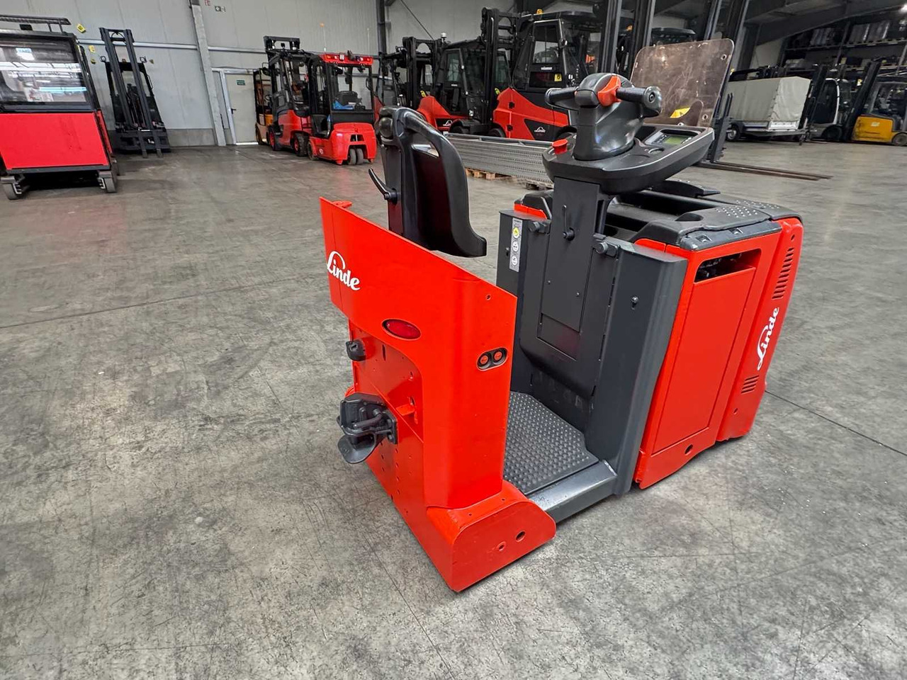 2023 SERVICE + UVV 06/2026 LINDE P50C 5.000KG TRACTOR TOWING VEHICLE TRACTOR 2.633 HOURS 500AH BATTERY - Forklift: picture 3 2023 SERVICE + UVV 06/2026 LINDE P50C 5.000KG TRACTOR TOWING VEHICLE TRACTOR 2.633 HOURS 500AH BATTERY - Forklift: picture 3