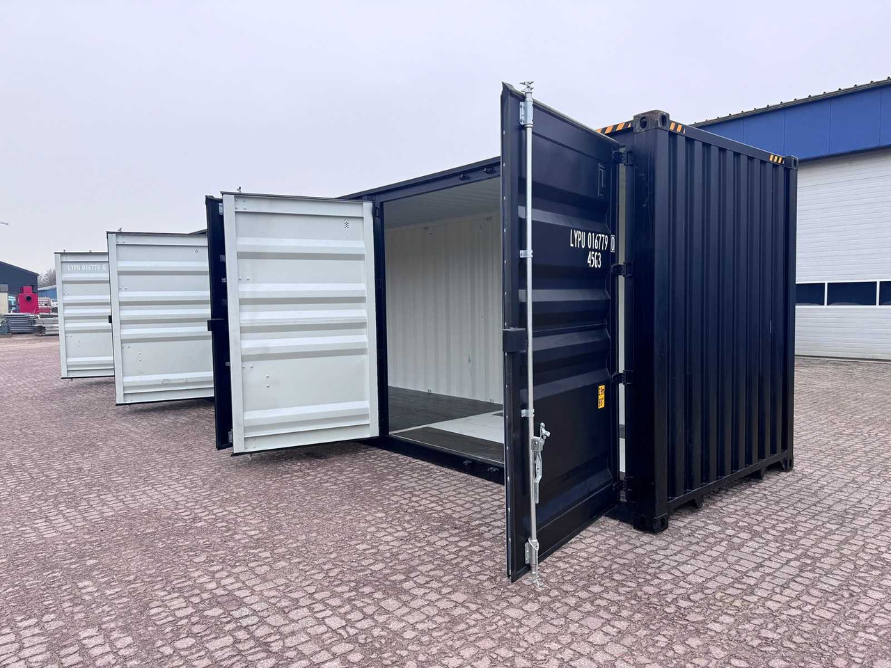 40ft High Cube shipping container with 3 side doors - Shipping container: picture 1 40ft High Cube shipping container with 3 side doors - Shipping container: picture 1