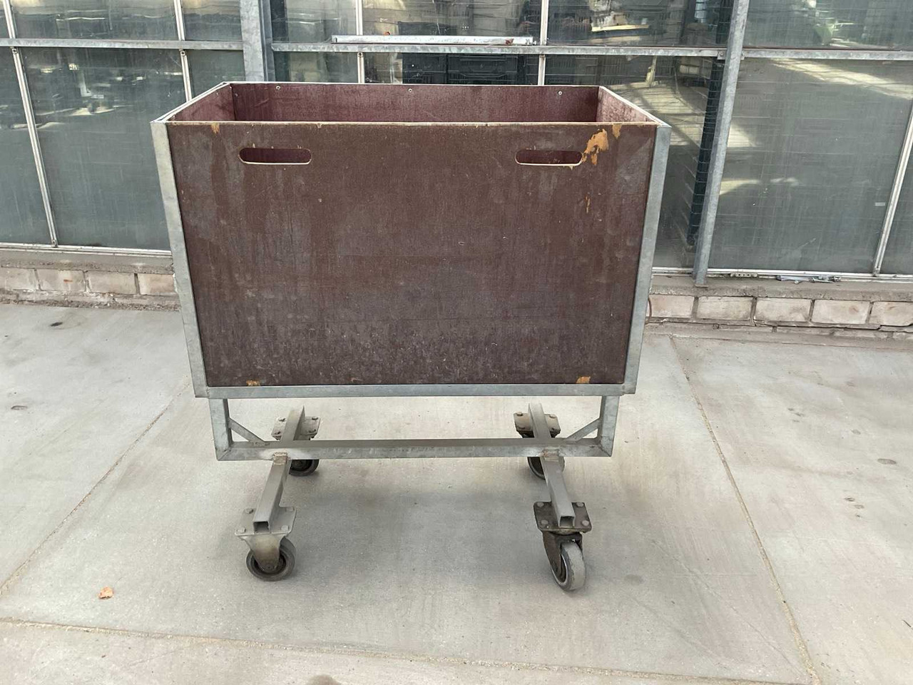 Picking trolley (17x) - Agricultural machinery: picture 1 Picking trolley (17x) - Agricultural machinery: picture 1