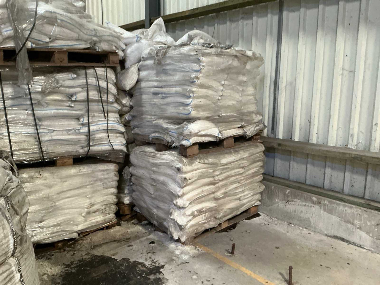 Batch of road salt - Sand/ Salt spreader: picture 3 Batch of road salt - Sand/ Salt spreader: picture 3
