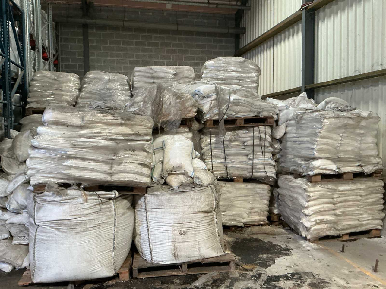 Batch of road salt - Sand/ Salt spreader: picture 1 Batch of road salt - Sand/ Salt spreader: picture 1