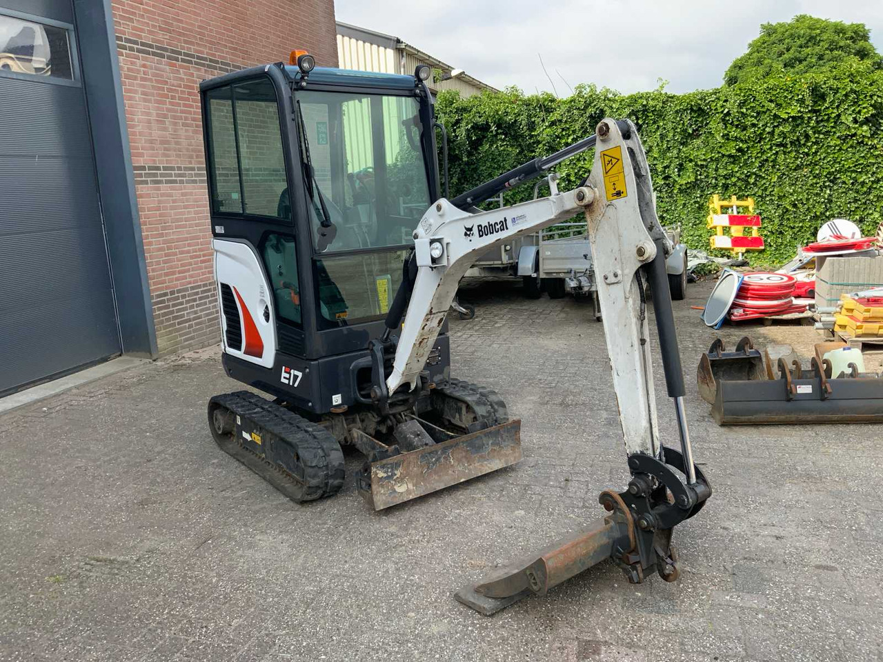 Bobcat E17 - Mini excavator: picture 4 Bobcat E17 - Mini excavator: picture 4
