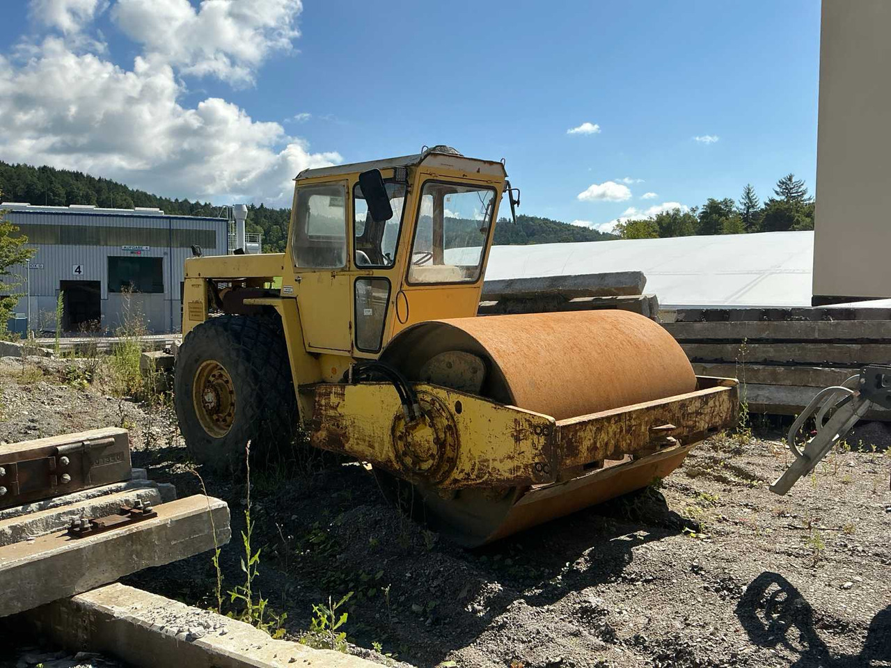 Bomag BW212 - Compactor: picture 1 Bomag BW212 - Compactor: picture 1